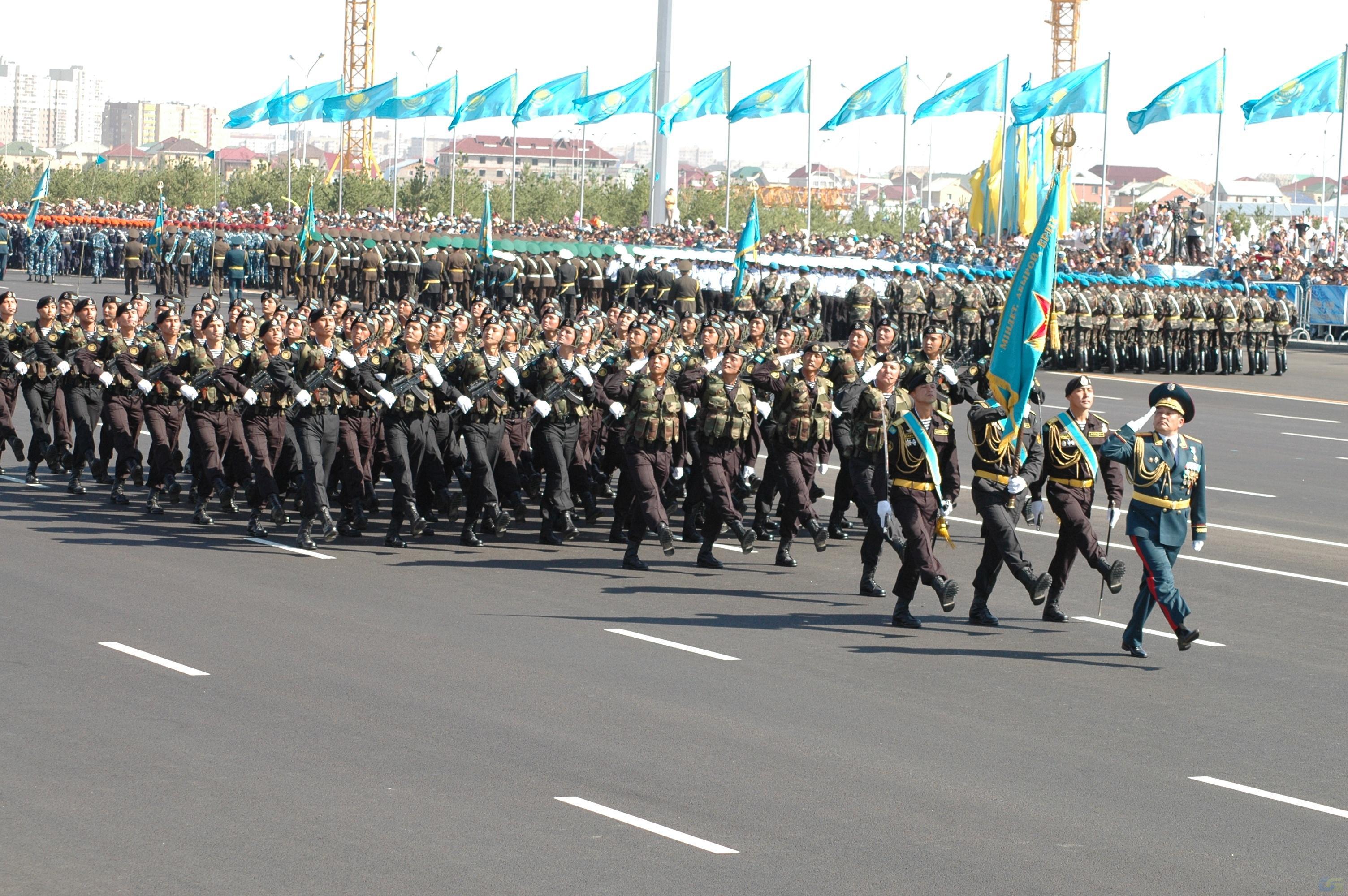 7 05. Парад Победы в Казахстане. Армия Казахстана парад. Военный парад в Астане. Парад казахской армии.