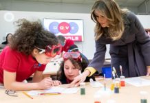 Мелания Трамп АҚШ-тағы Гүлен қозғалысына қарасты мектепті аралады